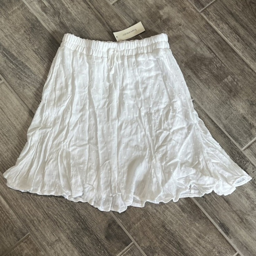 NWT Francesca's White Mini Skirt Elastic Waist‎ Ruffle Hem Textured Youth 12